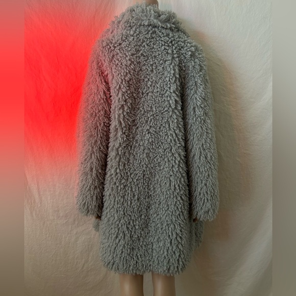 Oversized Fuzzy Coat - Picture 4 of 4